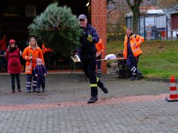 Weihnachtsbaumweitwurf