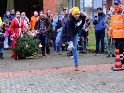 Weihnachtsbaumweitwurf