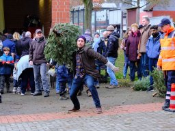 Weihnachtsbaumweitwurf